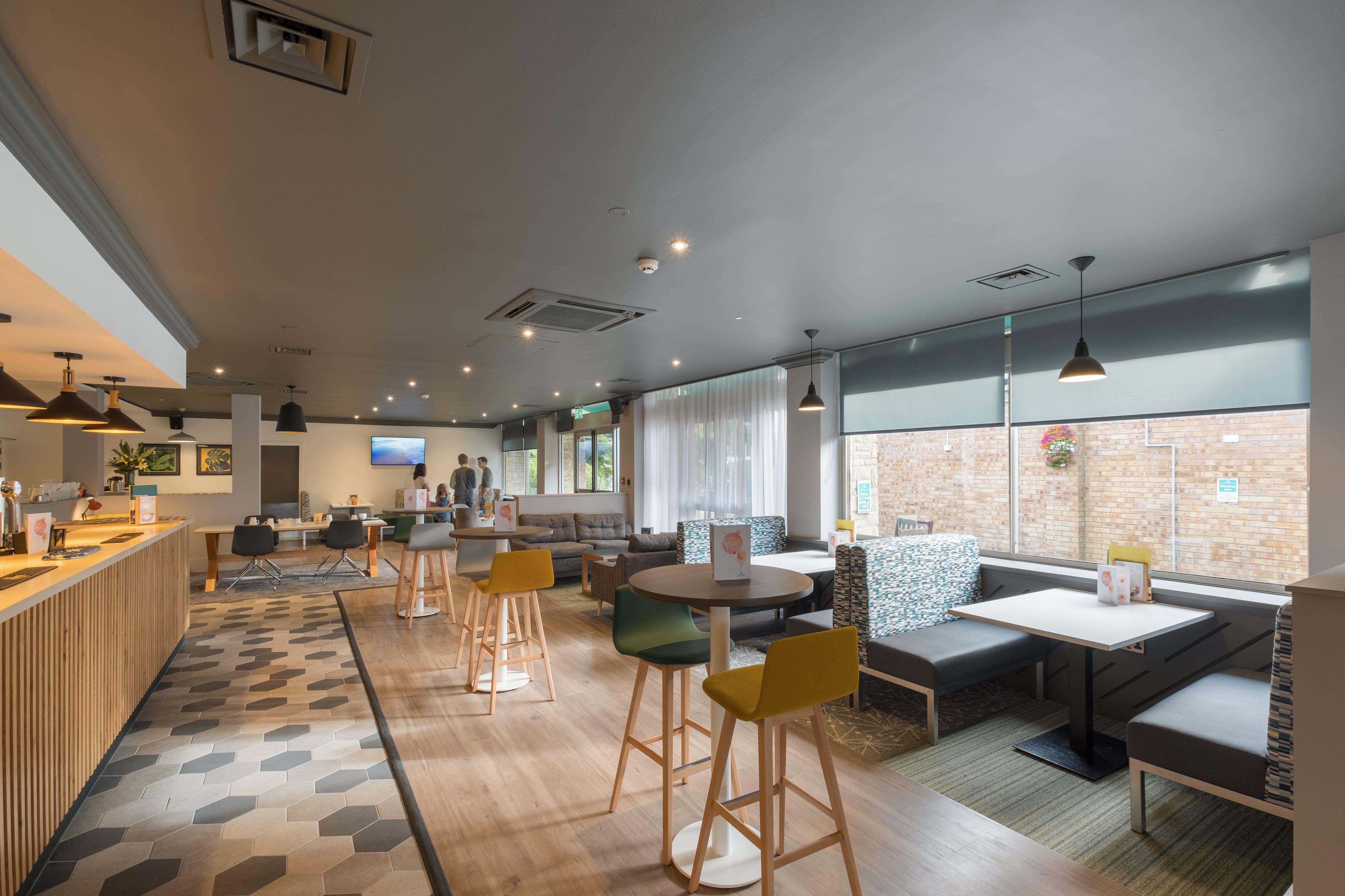 Holiday Inn Swindon By Ihg Екстериор снимка