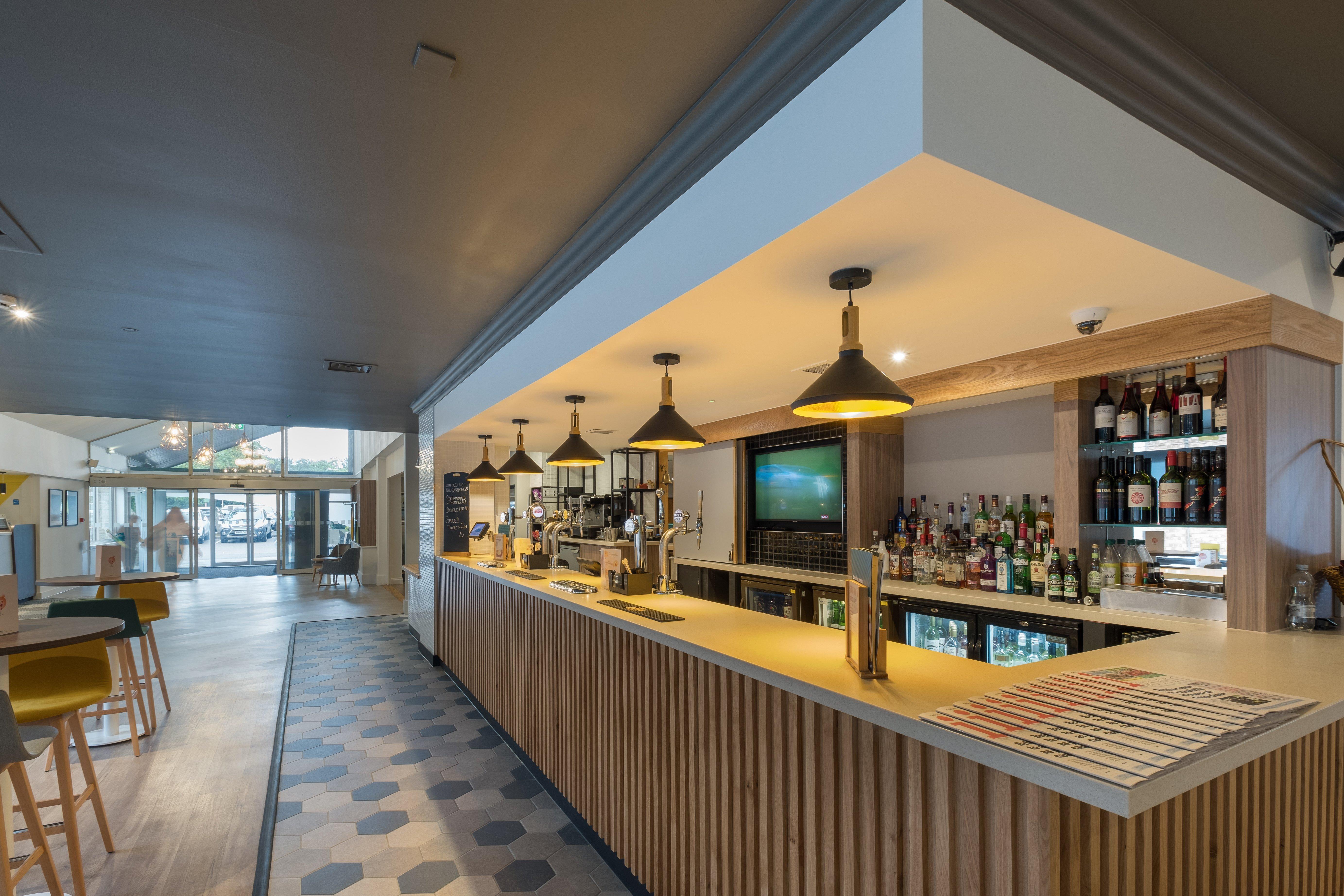 Holiday Inn Swindon By Ihg Екстериор снимка