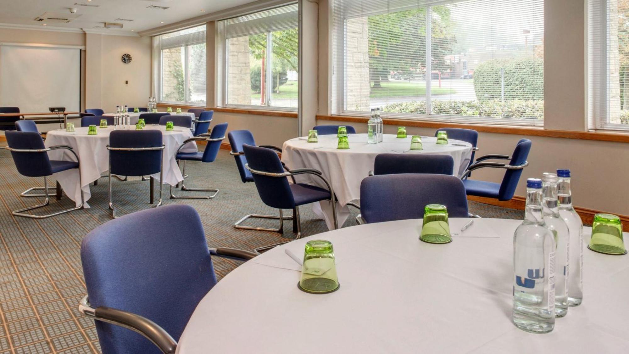 Holiday Inn Swindon By Ihg Екстериор снимка