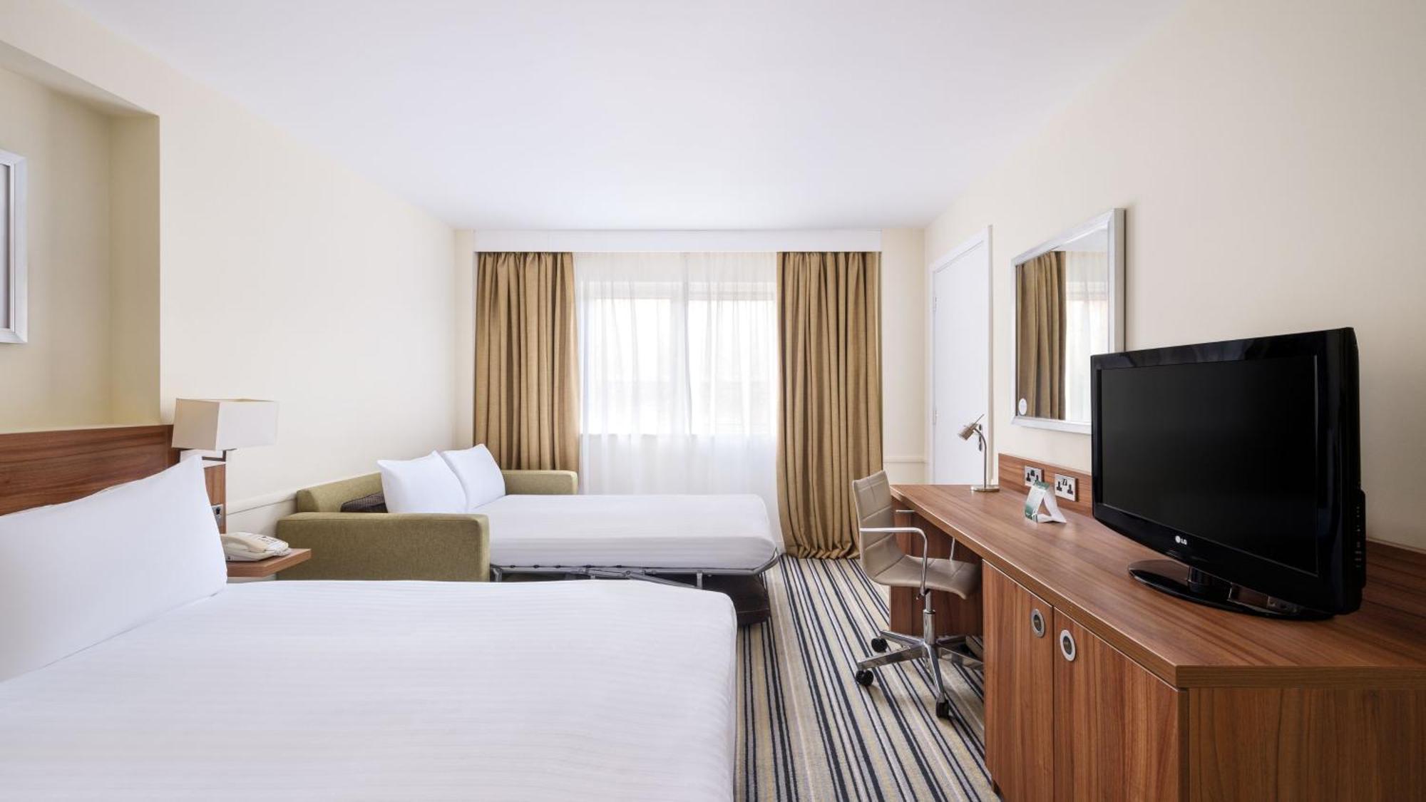 Holiday Inn Swindon By Ihg Екстериор снимка