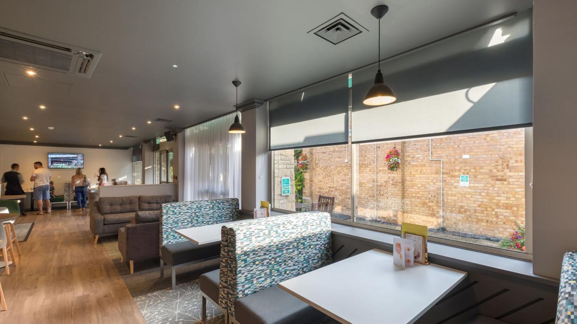 Holiday Inn Swindon By Ihg Екстериор снимка