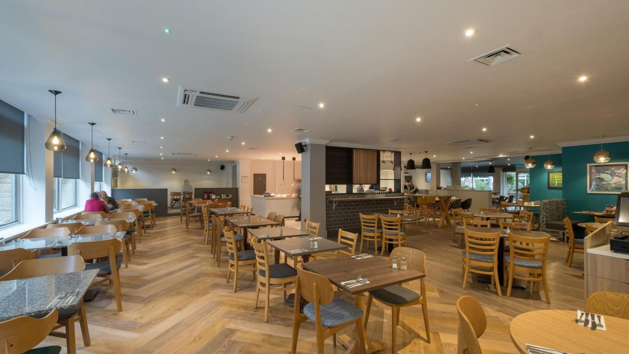 Holiday Inn Swindon By Ihg Екстериор снимка