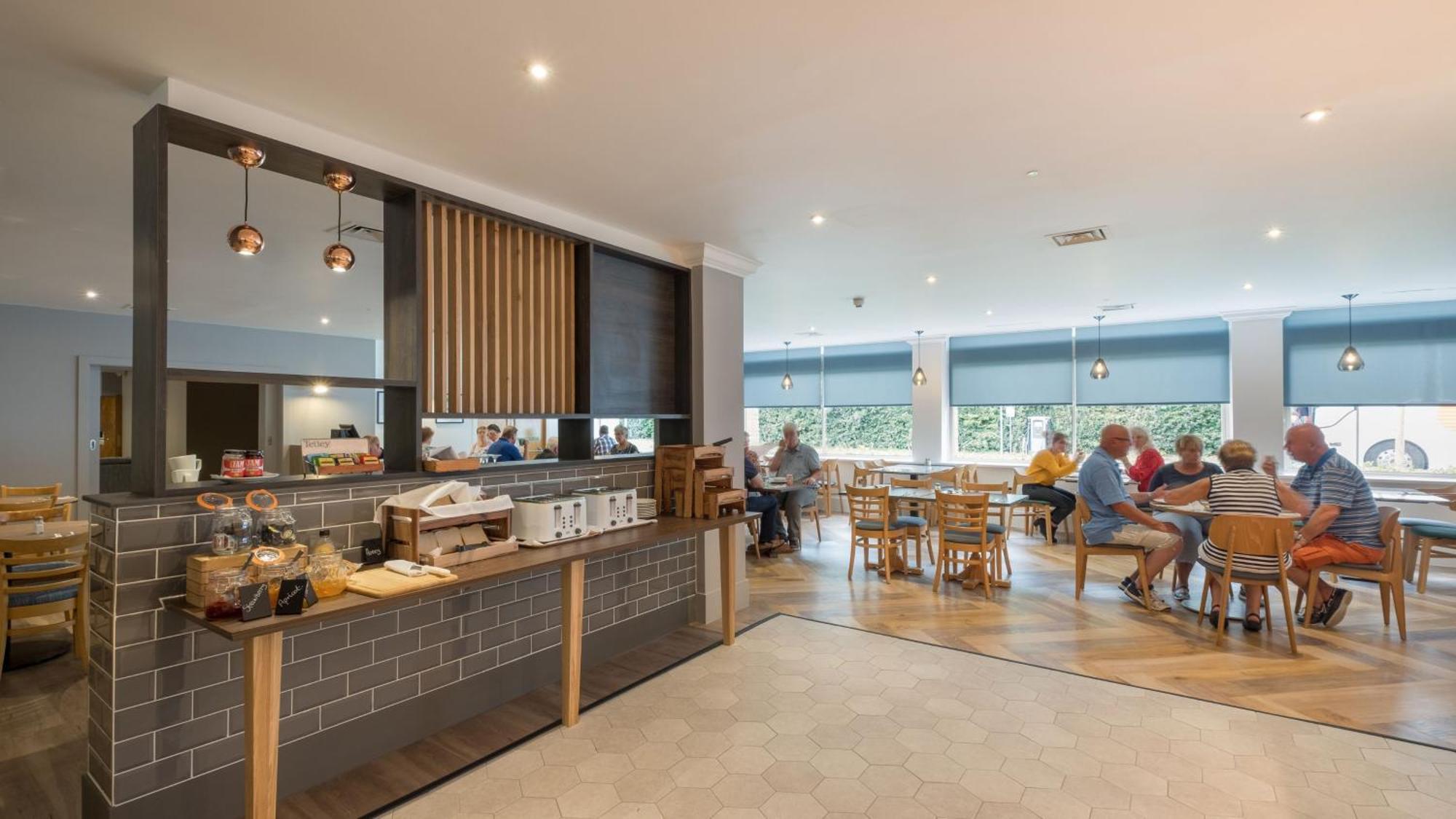 Holiday Inn Swindon By Ihg Екстериор снимка