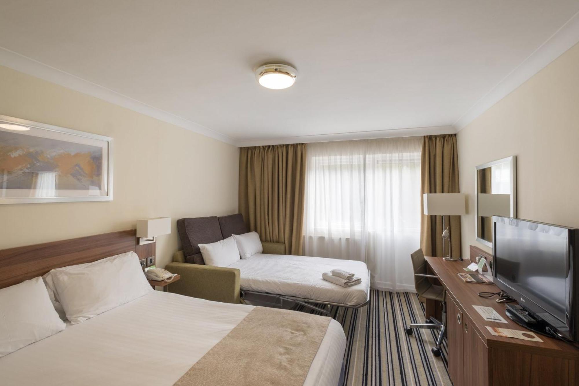 Holiday Inn Swindon By Ihg Екстериор снимка