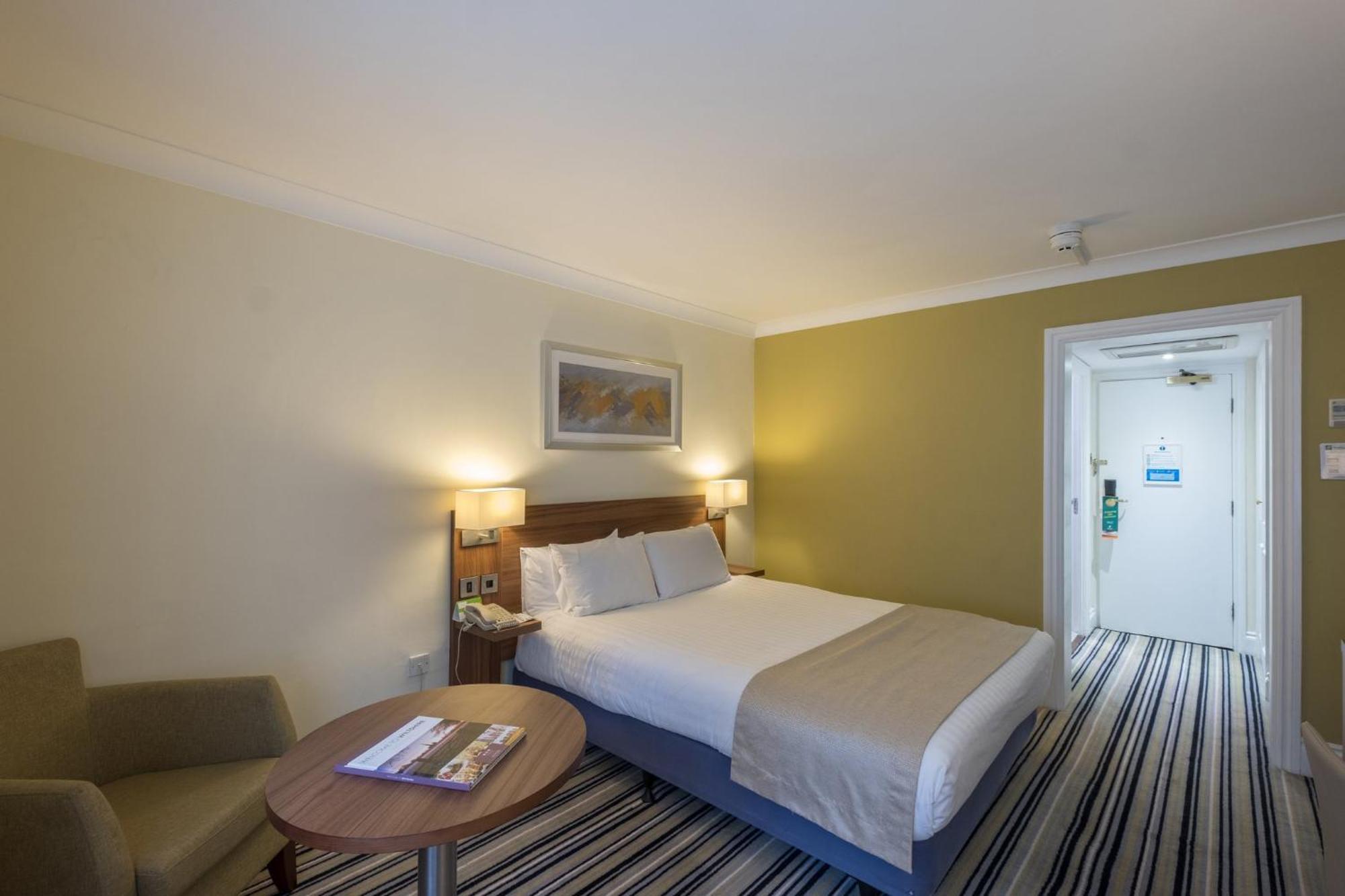 Holiday Inn Swindon By Ihg Екстериор снимка