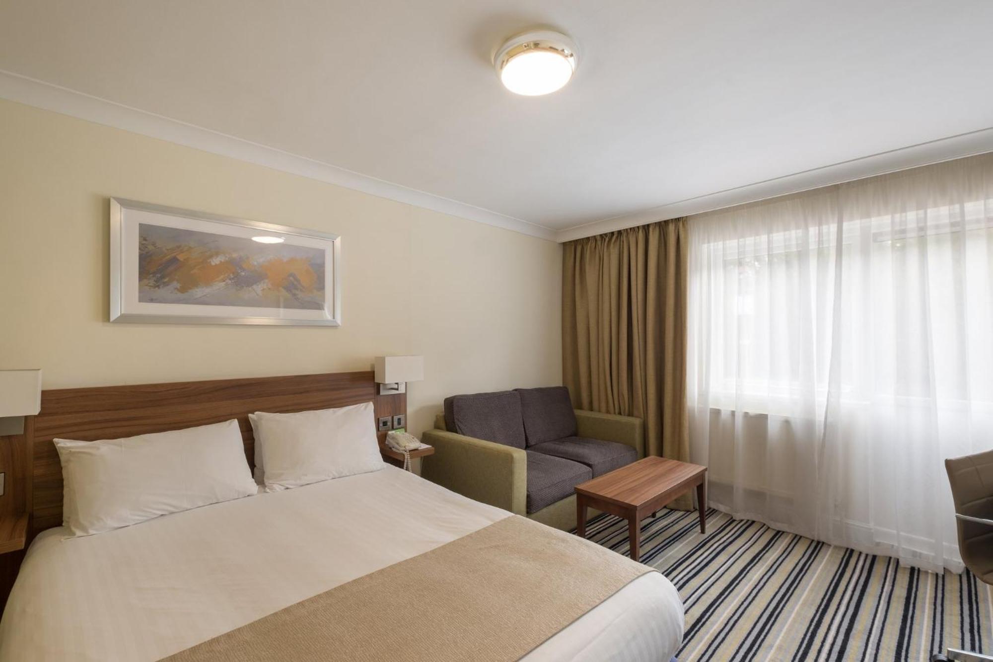 Holiday Inn Swindon By Ihg Екстериор снимка