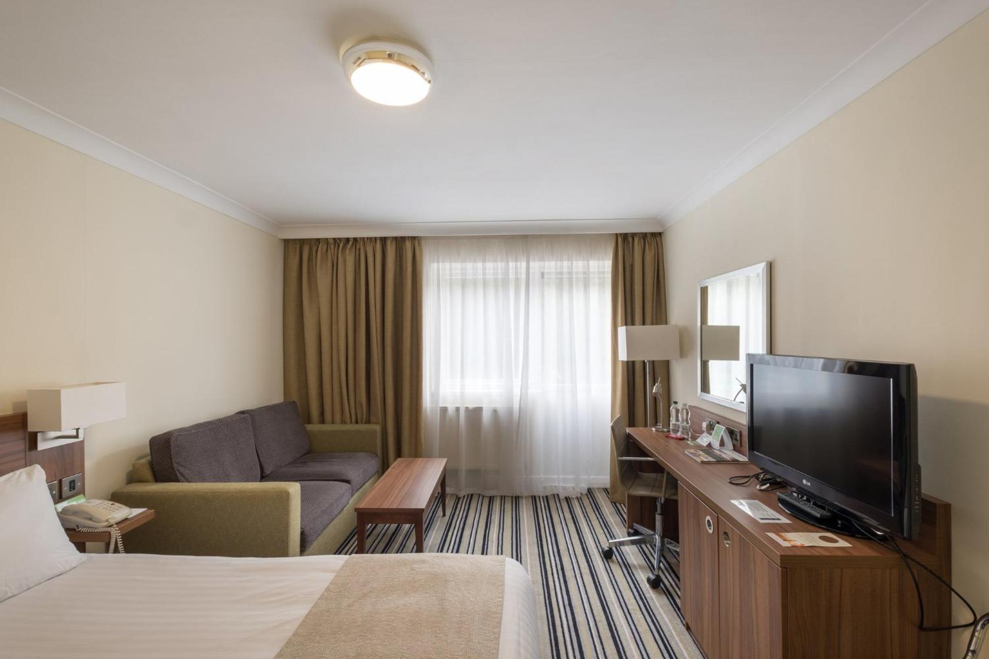 Holiday Inn Swindon By Ihg Екстериор снимка
